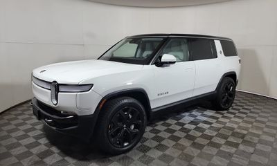 2024 Rivian R1S Adventure Dual Motor