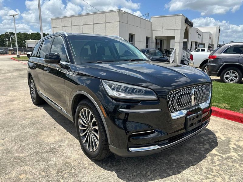 2022 Lincoln Aviator — a typically priced live listing