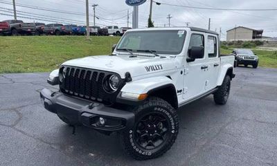 2023 Jeep Gladiator Sport