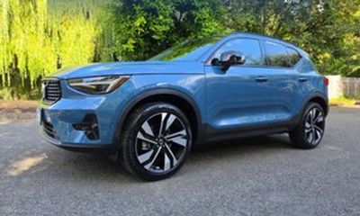 2024 Volvo XC40 Ultimate Dark