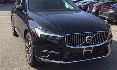 2023 Volvo XC60 Plus Bright
