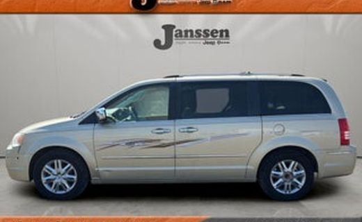 2010 Chrysler Town AND Country RT