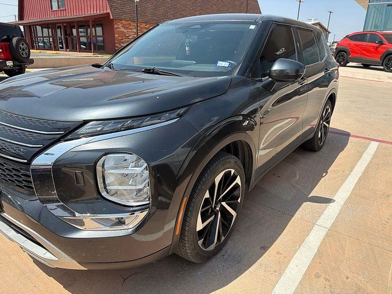 2024 Mitsubishi Outlander — a typically priced live listing