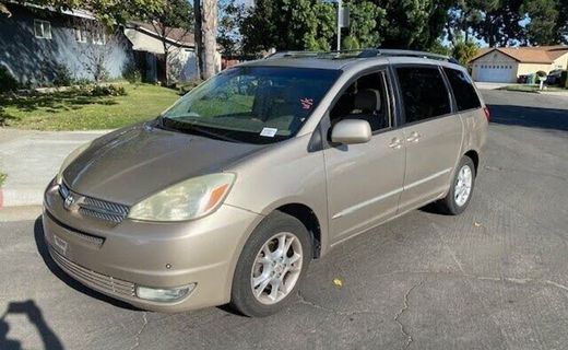 2004 Toyota Sienna XLE