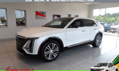 2024 Cadillac Lyriq LUX 2