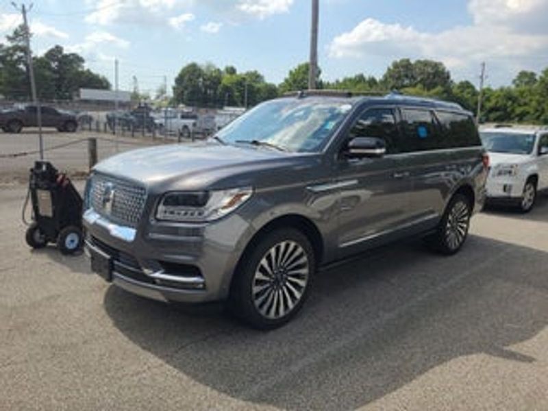 2021 Lincoln Navigator — a typically priced live listing