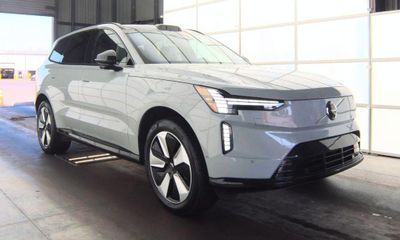 2025 Volvo EX90 Plus