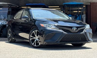 2020 Toyota Camry SE