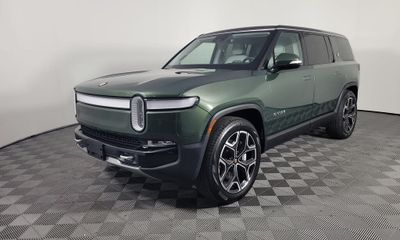 2024 Rivian R1S Adventure Dual Motor