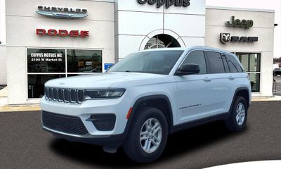 2023 Jeep Grand Cherokee Laredo Altitude