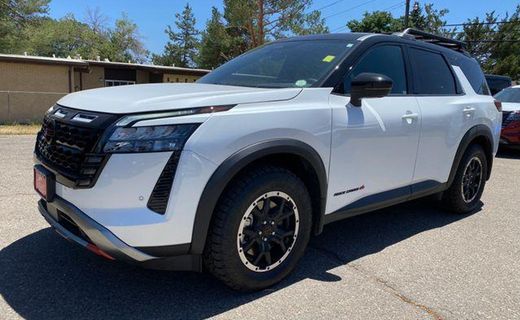 2026 Nissan Pathfinder SV