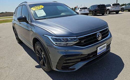 2024 Volkswagen Tiguan SE Black