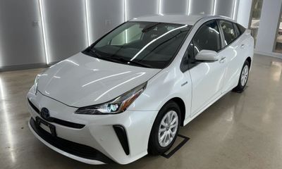 2021 Toyota Prius LE