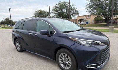 2024 Toyota Sienna XLE