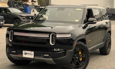 2023 Rivian R1S Adventure