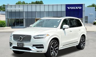 2023 Volvo XC90 Plus Bright