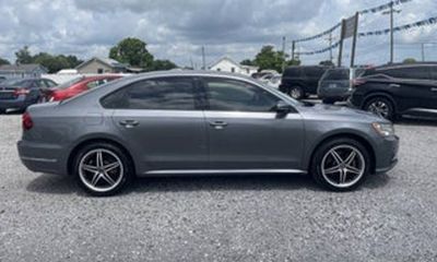 2018 Volkswagen Passat S R Line