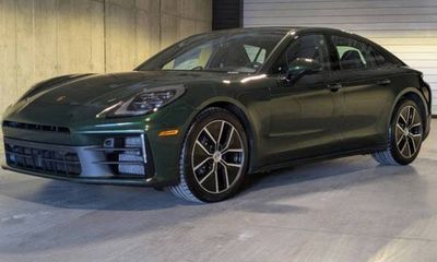 2025 Porsche Panamera 4