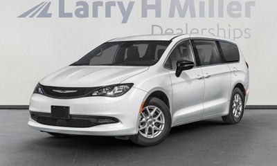 2026 Chrysler Voyager LX