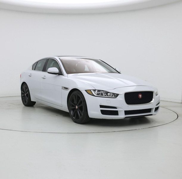 2017 Jaguar XE — a typically priced live listing