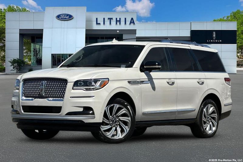 2023 Lincoln Navigator — a typically priced live listing