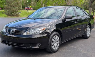 2005 Toyota Camry Standard