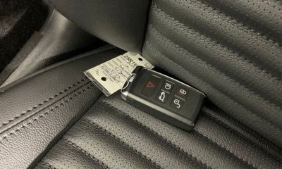 2025 Land Rover Discovery P300 S