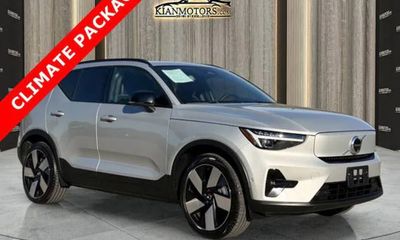 2024 Volvo XC40 Plus Dark