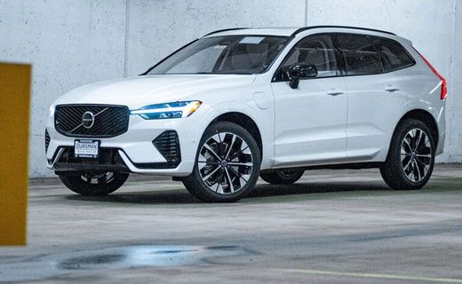 2026 Volvo XC60 Ultra Dark