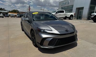 2025 Toyota Camry SE