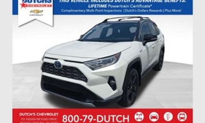 2020 Toyota RAV4 LE HV