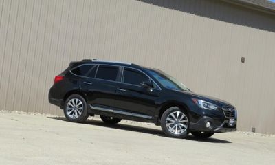 2018 Subaru Outback Touring M R