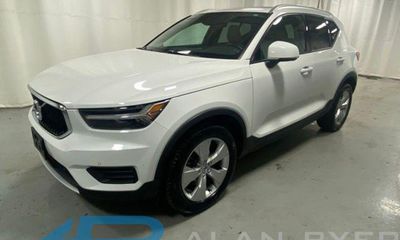 2020 Volvo XC40 Momentum