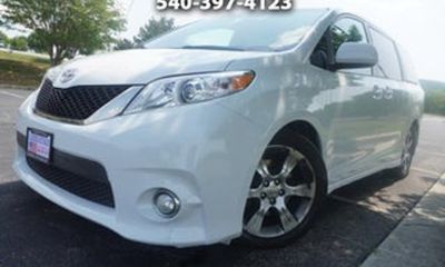 2012 Toyota Sienna SE 8 Passenger