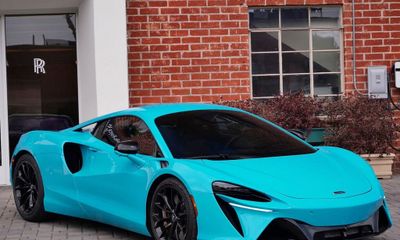 2023 McLaren Artura Techlux