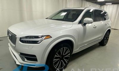 2025 Volvo XC90 Plus Bright