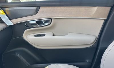 2026 Volvo XC90 Plus Bright