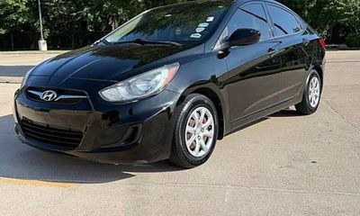 2012 Hyundai Accent GL Middle LOW