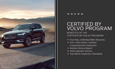 2024 Volvo S60 Plus Black Edition