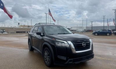 2022 Nissan Pathfinder SV