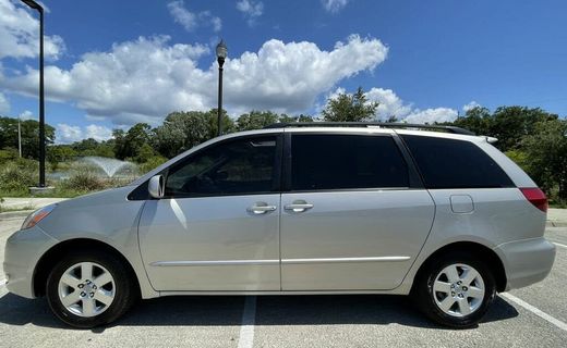 2004 Toyota Sienna XLE