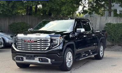 2023 GMC Sierra Denali