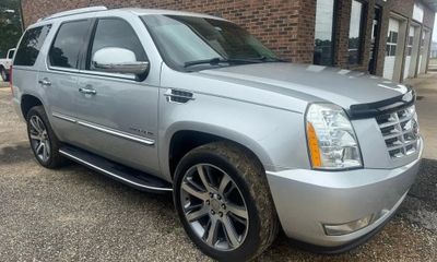2013 Cadillac Escalade Standard