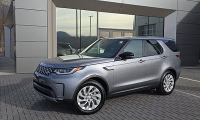 2026 Land Rover Discovery P300 S