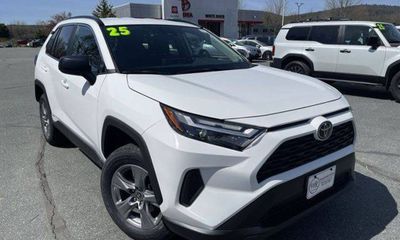 2025 Toyota RAV4 LE