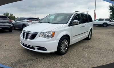 2016 Chrysler Town AND Country
