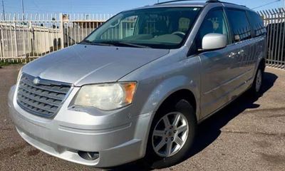 2010 Chrysler Town AND Country RT