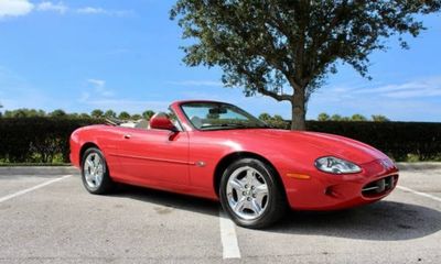 1999 Jaguar XK8