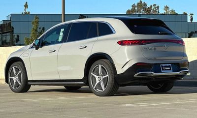 2023 Mercedes-Benz EQS-Class SUV EQS450