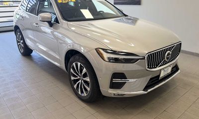 2023 Volvo XC60 Plus Bright